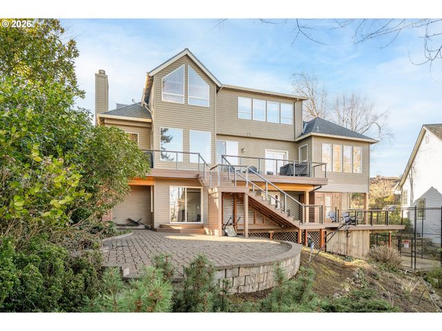 5555 SUMMIT St, West Linn, OR 97068