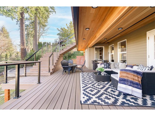 5555 SUMMIT St, West Linn, OR 97068