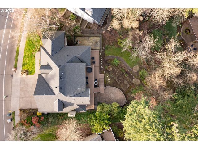 5555 SUMMIT St, West Linn, OR 97068