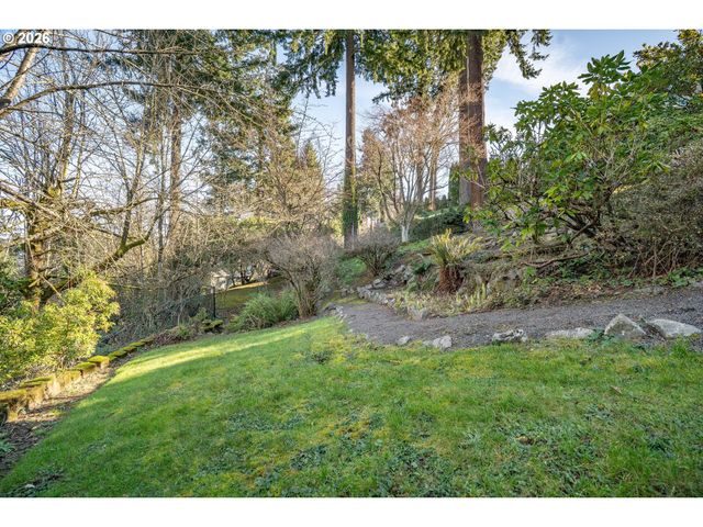 5555 SUMMIT St, West Linn, OR 97068