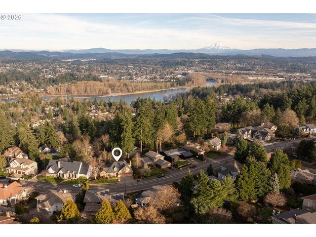 5555 SUMMIT St, West Linn, OR 97068