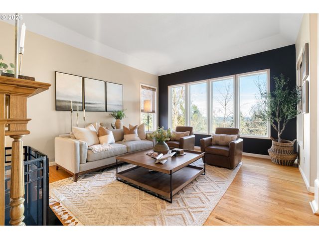 5555 SUMMIT St, West Linn, OR 97068