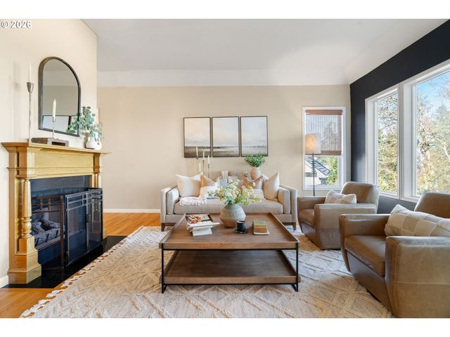 5555 SUMMIT St, West Linn, OR 97068