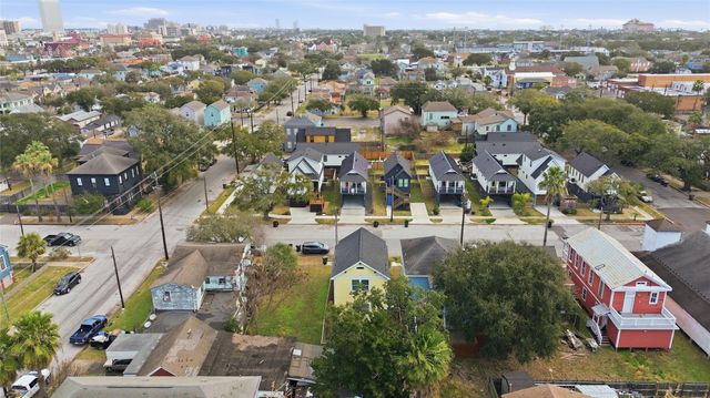 1207 32nd Street, Galveston, TX 77550