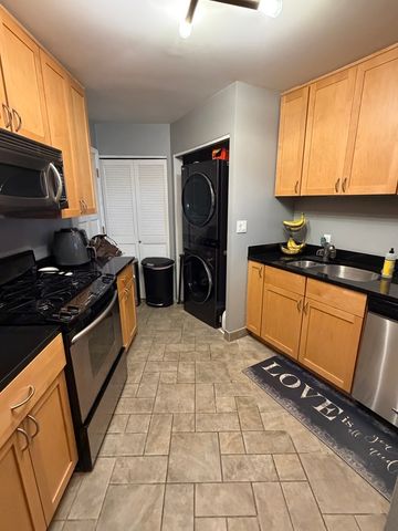 2100 N Racine Avenue 2J, Chicago, IL 60614