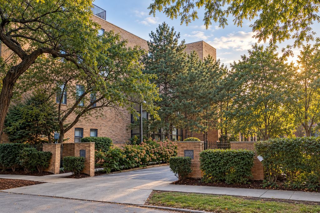 2100 N Racine Avenue 2J, Chicago, IL 60614
