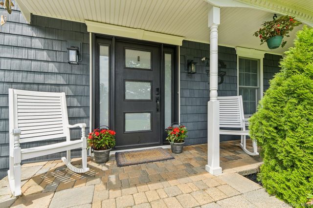 6 Pebble Hill Court, Northport, NY 11768