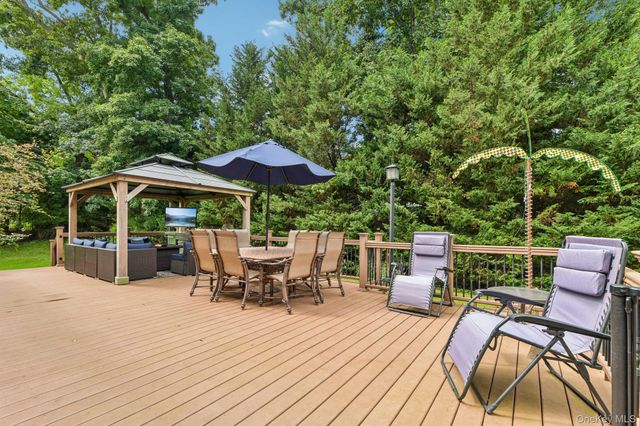 6 Pebble Hill Court, Northport, NY 11768