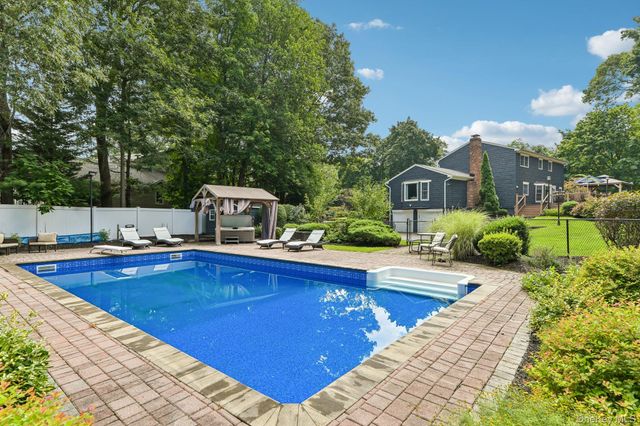 6 Pebble Hill Court, Northport, NY 11768