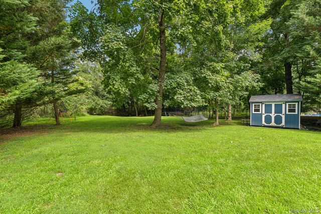 6 Pebble Hill Court, Northport, NY 11768