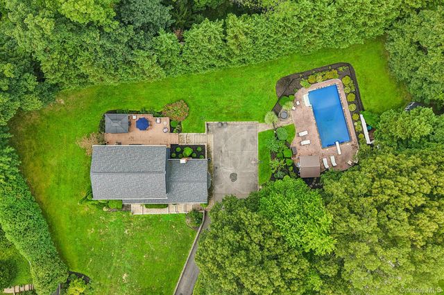 6 Pebble Hill Court, Northport, NY 11768