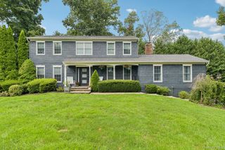 6 Pebble Hill Court, Northport, NY 11768