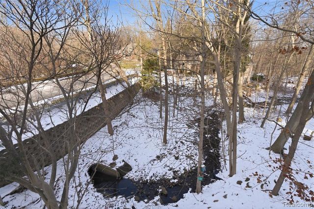 28690 Wintergreen Court, Farmington Hills, MI 48331