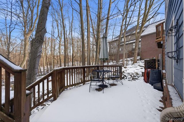 28690 Wintergreen Court, Farmington Hills, MI 48331