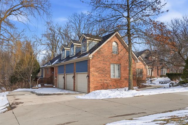 28690 Wintergreen Court, Farmington Hills, MI 48331