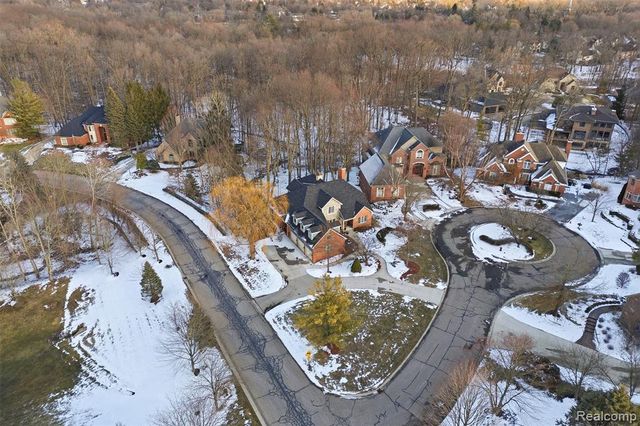 28690 Wintergreen Court, Farmington Hills, MI 48331
