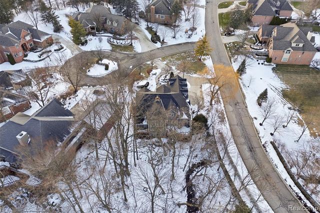 28690 Wintergreen Court, Farmington Hills, MI 48331