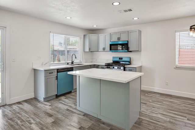 6817 Sandrock, Sacramento, CA 95828