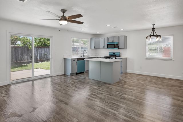 6817 Sandrock, Sacramento, CA 95828