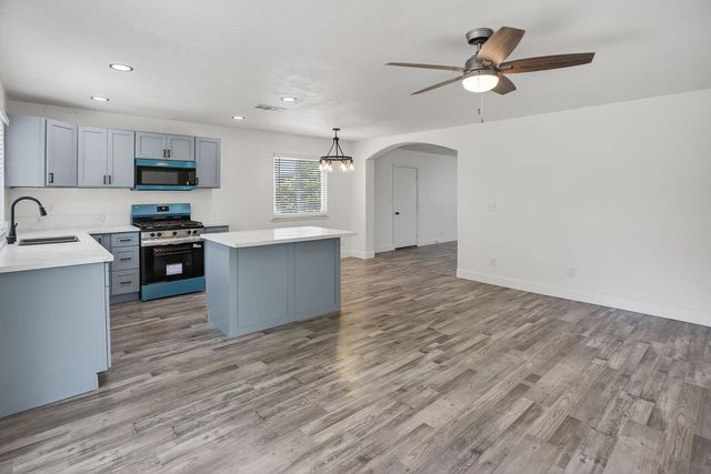 6817 Sandrock, Sacramento, CA 95828