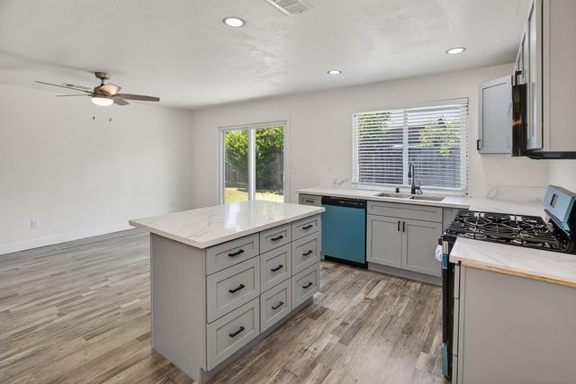 6817 Sandrock, Sacramento, CA 95828