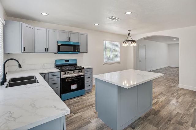 6817 Sandrock, Sacramento, CA 95828