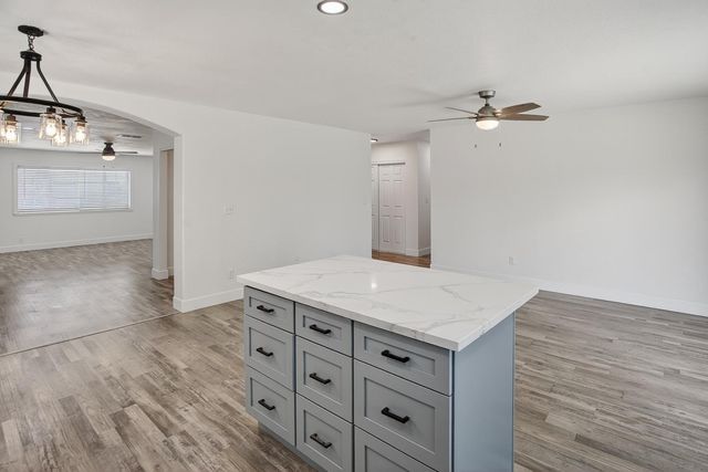 6817 Sandrock, Sacramento, CA 95828
