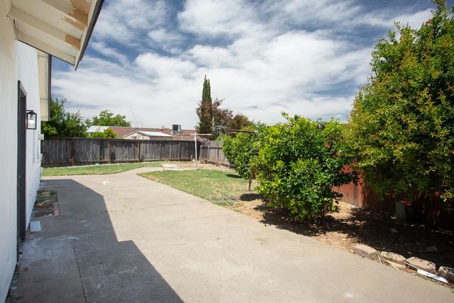 6817 Sandrock, Sacramento, CA 95828