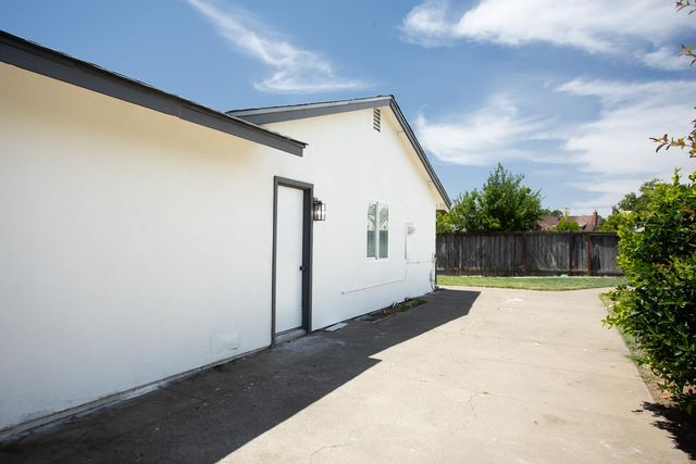 6817 Sandrock, Sacramento, CA 95828