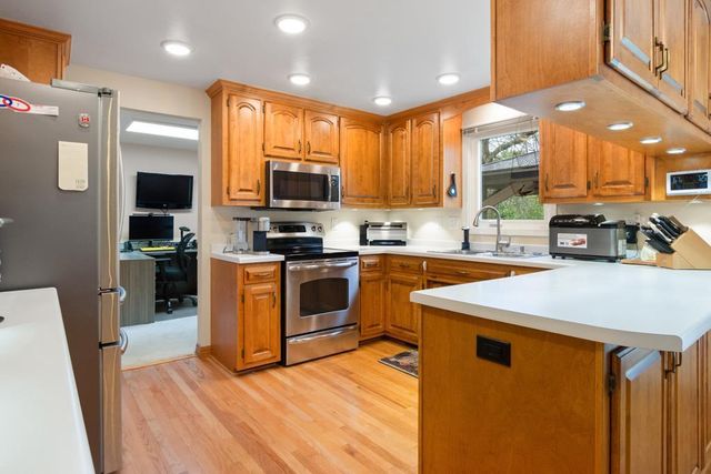 490 TYROLIAN DRIVE, Green Bay, WI 54302
