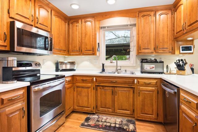 490 TYROLIAN DRIVE, Green Bay, WI 54302