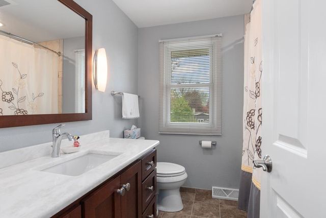 490 TYROLIAN DRIVE, Green Bay, WI 54302