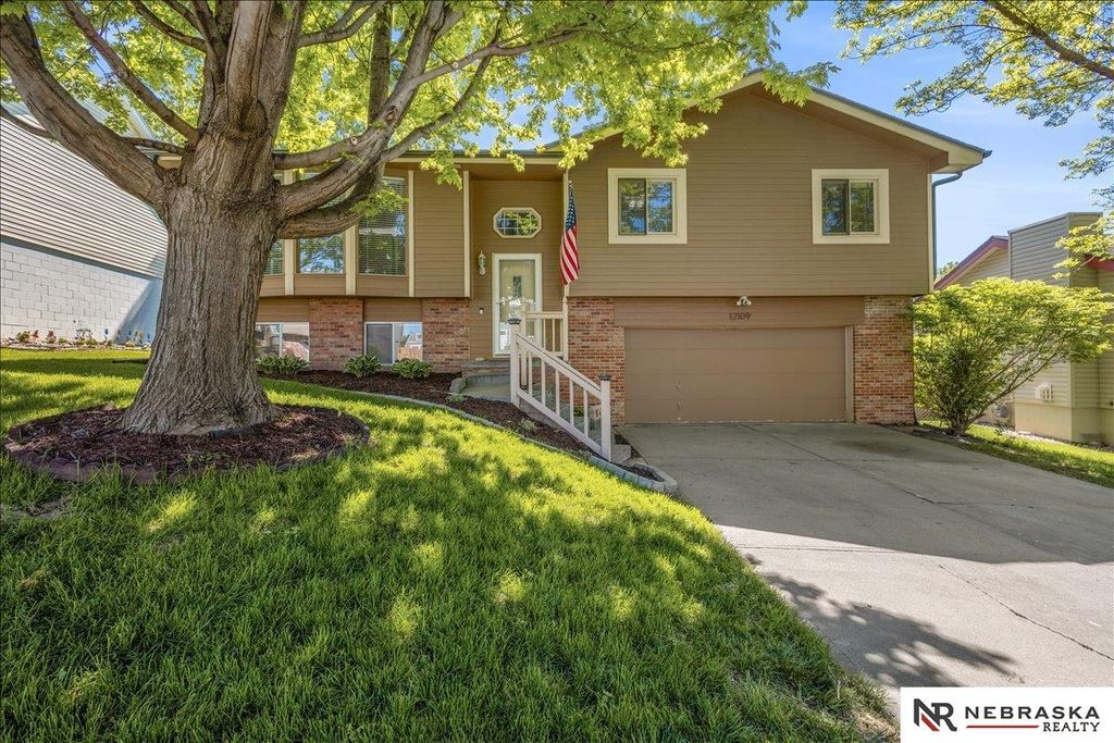 12109 N 158th Street, Bennington, NE 68007