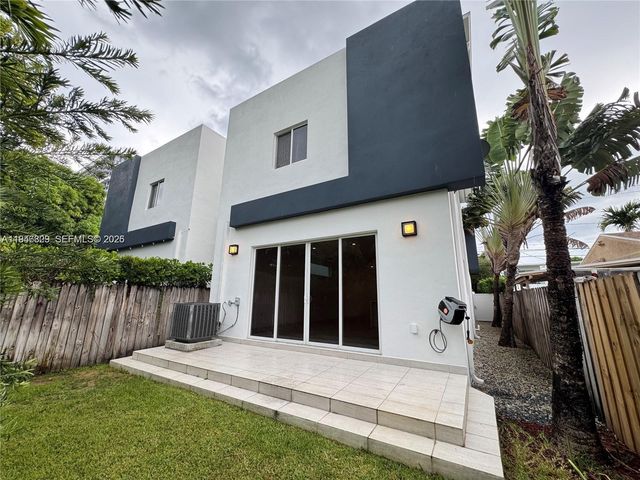 2933 SW 27th Ter, Miami, FL 33133