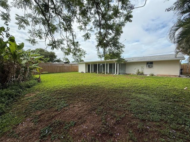 3211 MAYFLOWER STREET, Sarasota, FL 34231