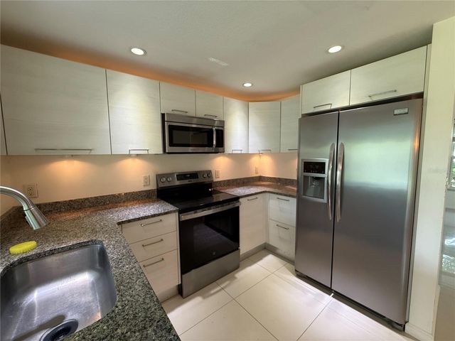 3211 MAYFLOWER STREET, Sarasota, FL 34231