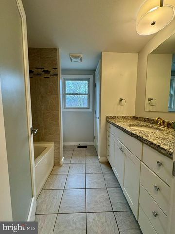 9813 MOYER RD, Damascus, MD 20872