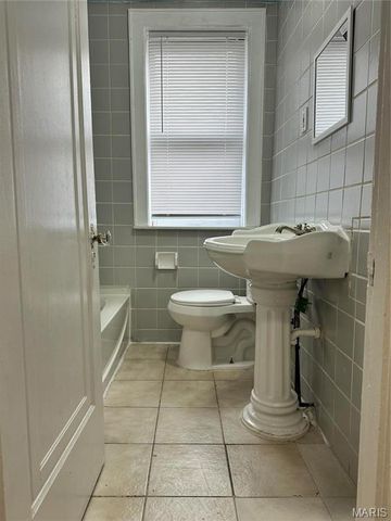 5056 Lindenwood Avenue, St Louis, MO 63109