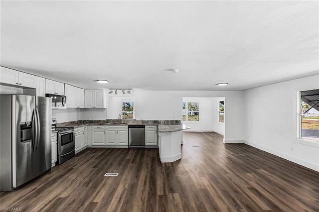 13651 Grackle DR, Fort Myers, FL 33908