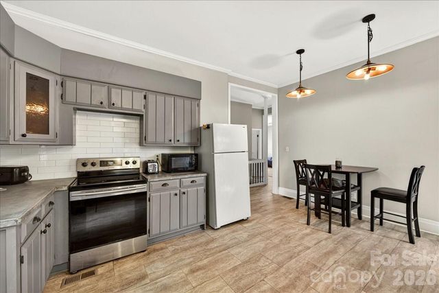 320 E 3rd Avenue, Gastonia, NC 28054