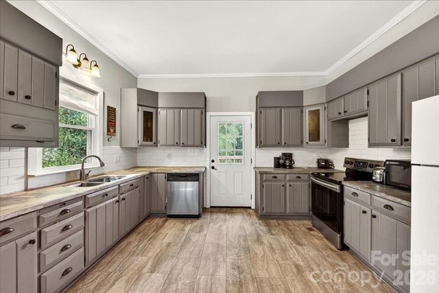 320 E 3rd Avenue, Gastonia, NC 28054