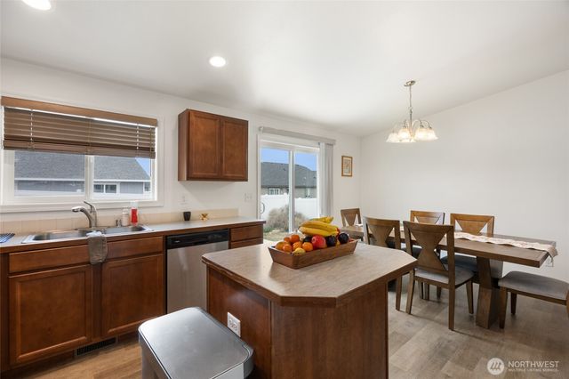 1314 W Polo Ridge Drive, Moses Lake, WA 98837