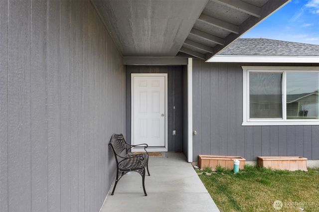 1314 W Polo Ridge Drive, Moses Lake, WA 98837