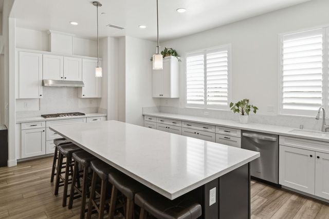 2937 22nd Avenue, Kingsburg, CA 93631