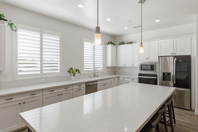 2937 22nd Avenue, Kingsburg, CA 93631