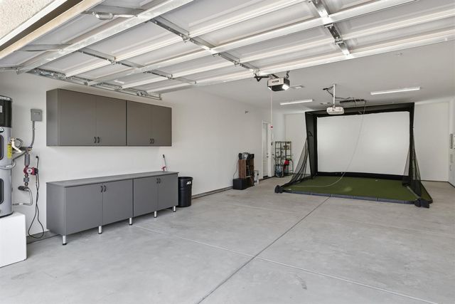 2937 22nd Avenue, Kingsburg, CA 93631