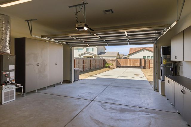 2937 22nd Avenue, Kingsburg, CA 93631