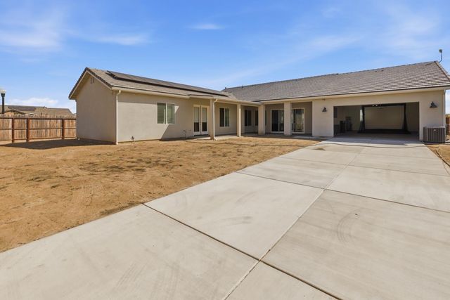 2937 22nd Avenue, Kingsburg, CA 93631