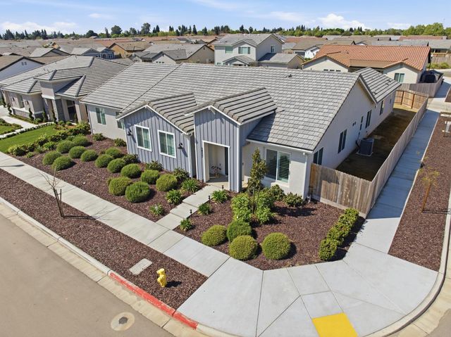 2937 22nd Avenue, Kingsburg, CA 93631