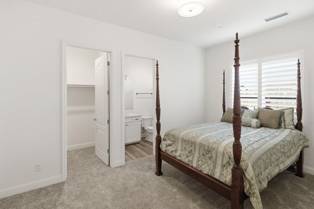 2937 22nd Avenue, Kingsburg, CA 93631